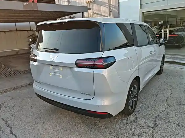 Wuling Starlight 730 New Energy 2025