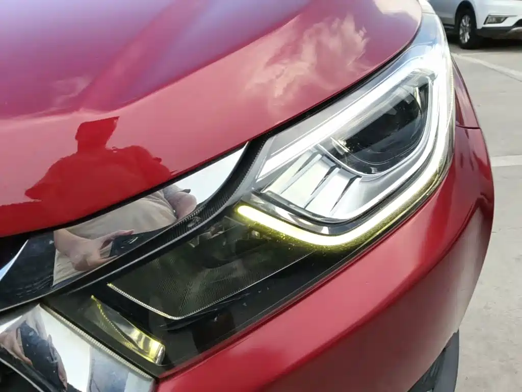 Luxgen U5 SUV 2018 — фото 24