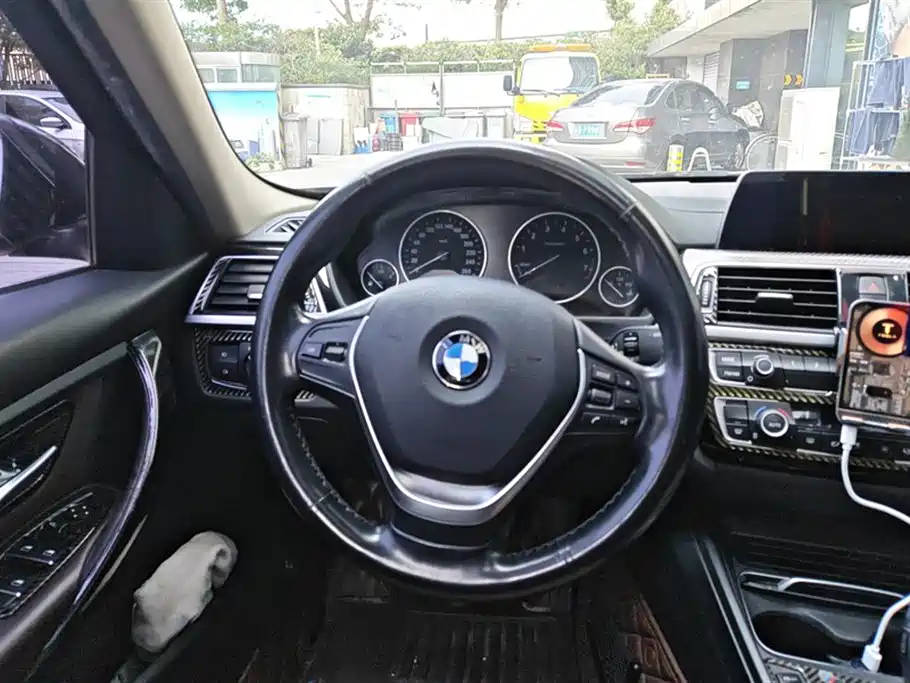 BMW 3 Series 2017 — фото 15