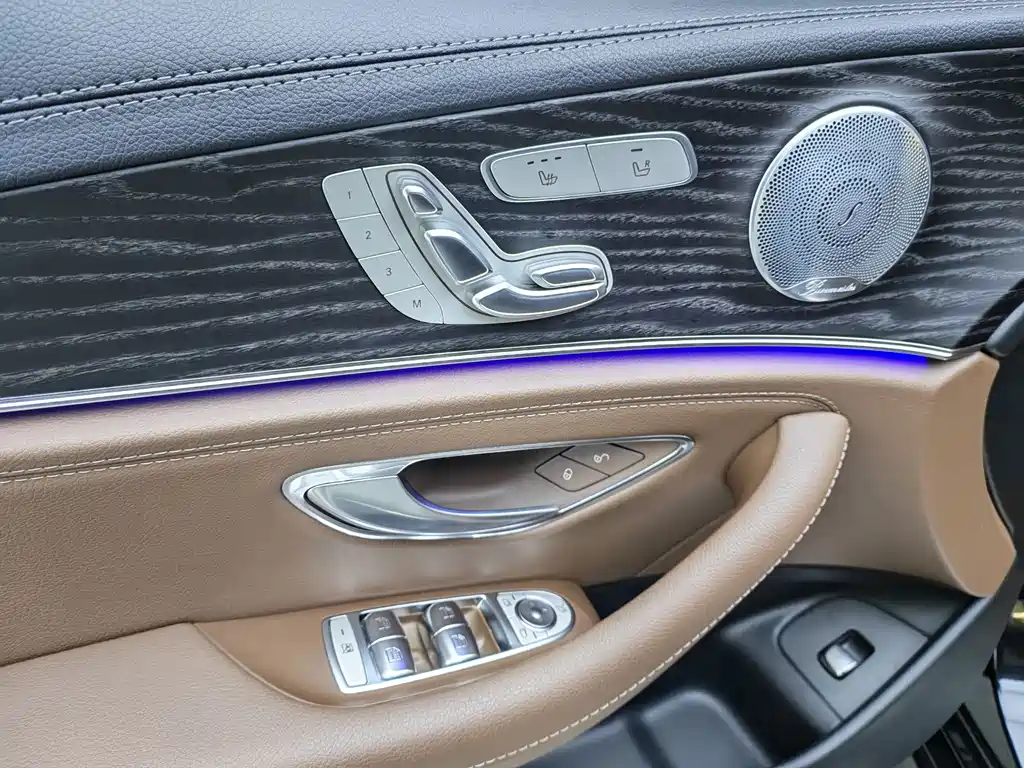 Mercedes-Benz E-Class 2020 — фото 15