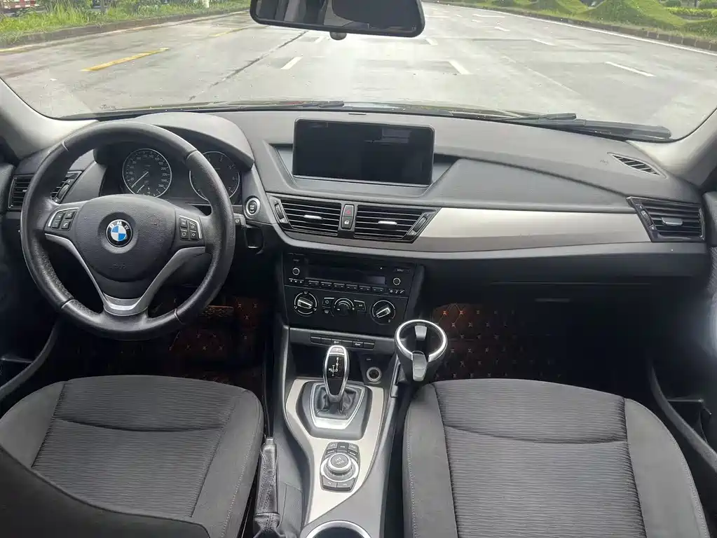 BMW X1 2014 — фото 9