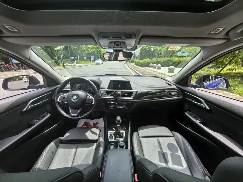BMW 1 Series 2018 — фото 14