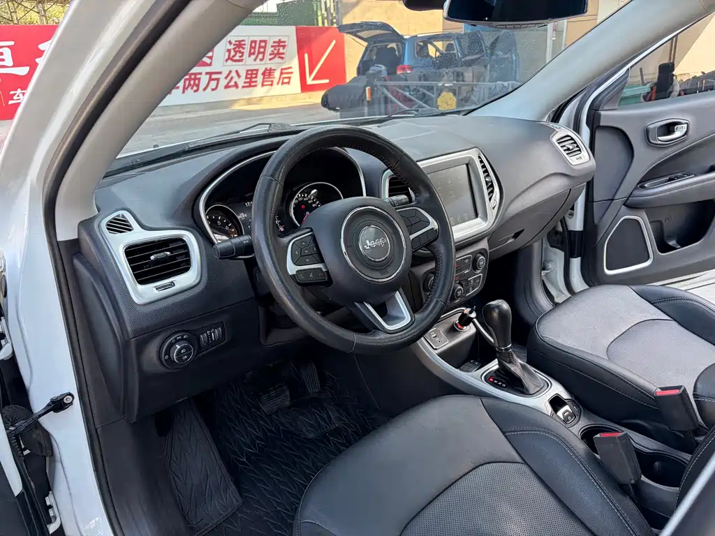 Jeep Compass 2017 — фото 4