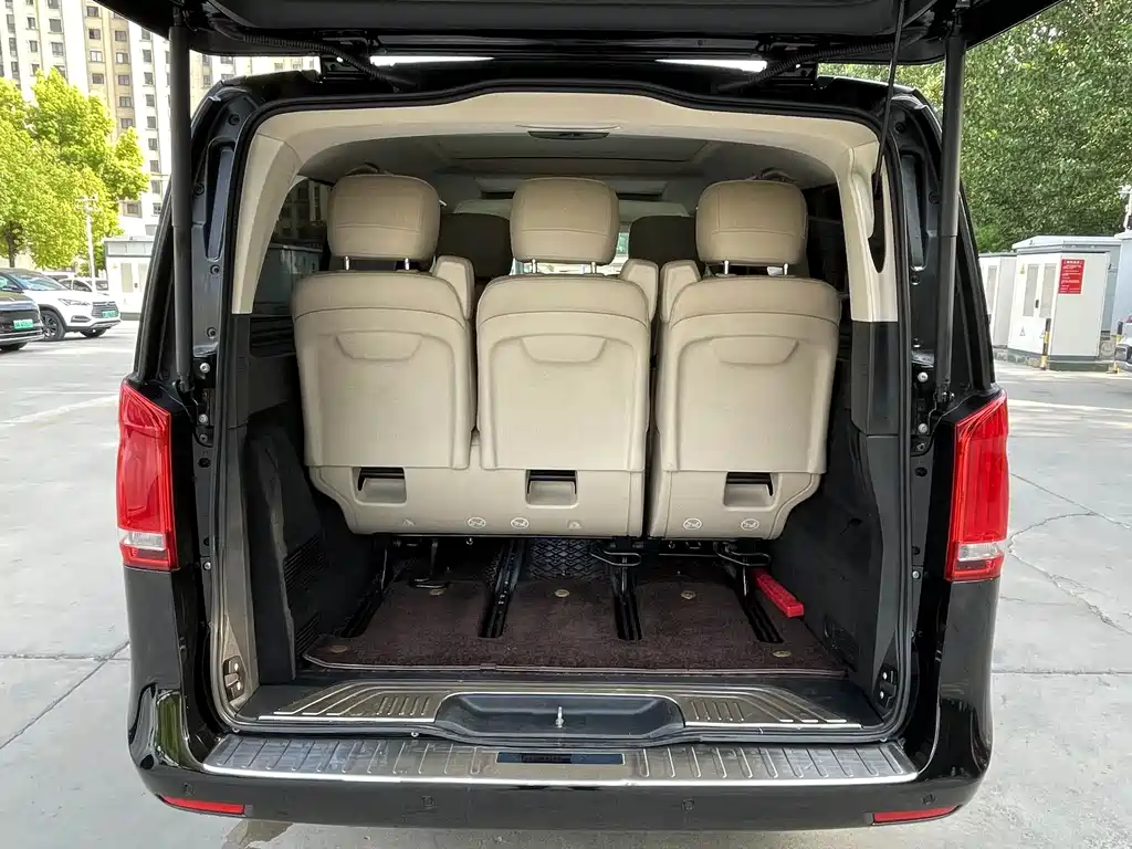 Mercedes-Benz V-Class 2021 — фото 11