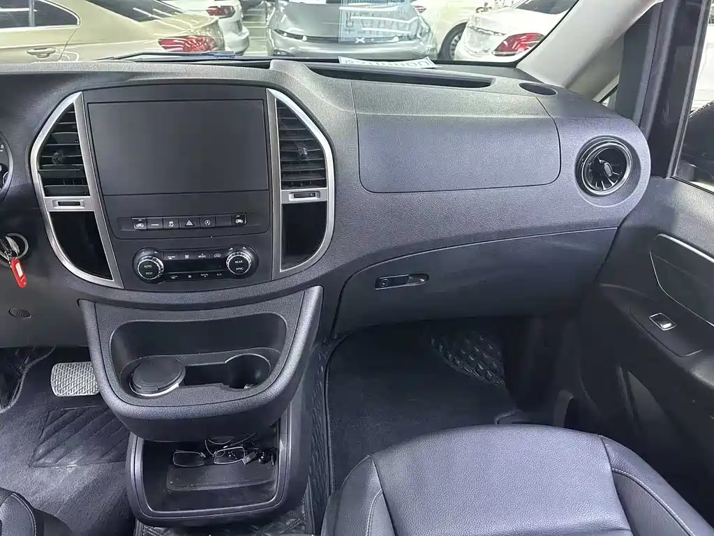 Mercedes-Benz Vito 2023 — фото 14