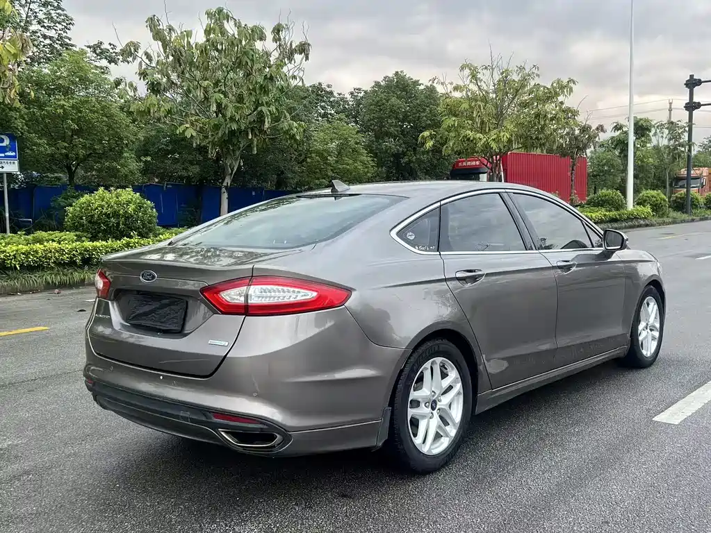 Ford Mondeo 2015 — фото 7