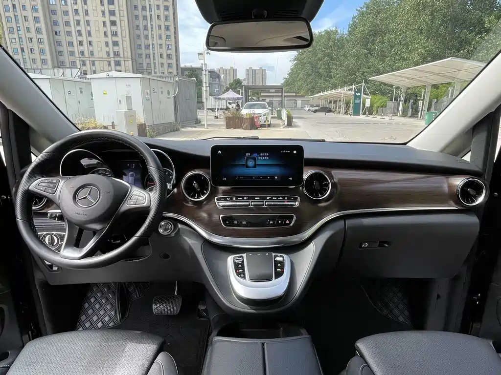 Mercedes-Benz V-Class 2023 — фото 8