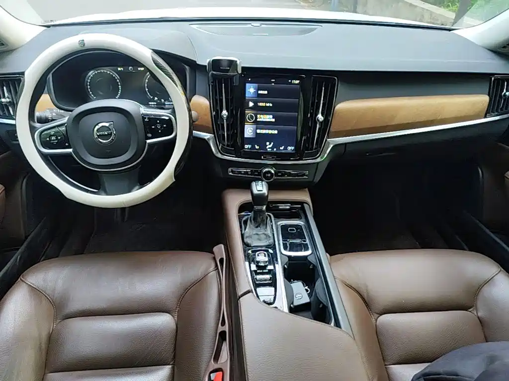 Volvo S90 2018 — фото 10