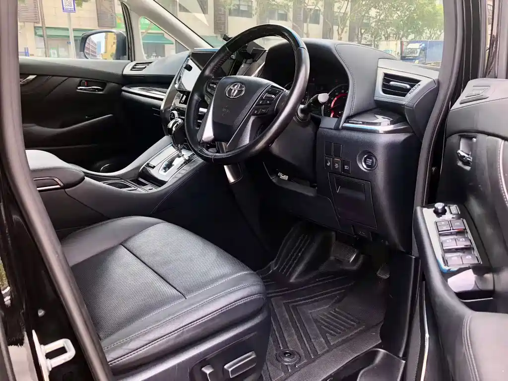 Toyota Alphard 2018 — фото 6