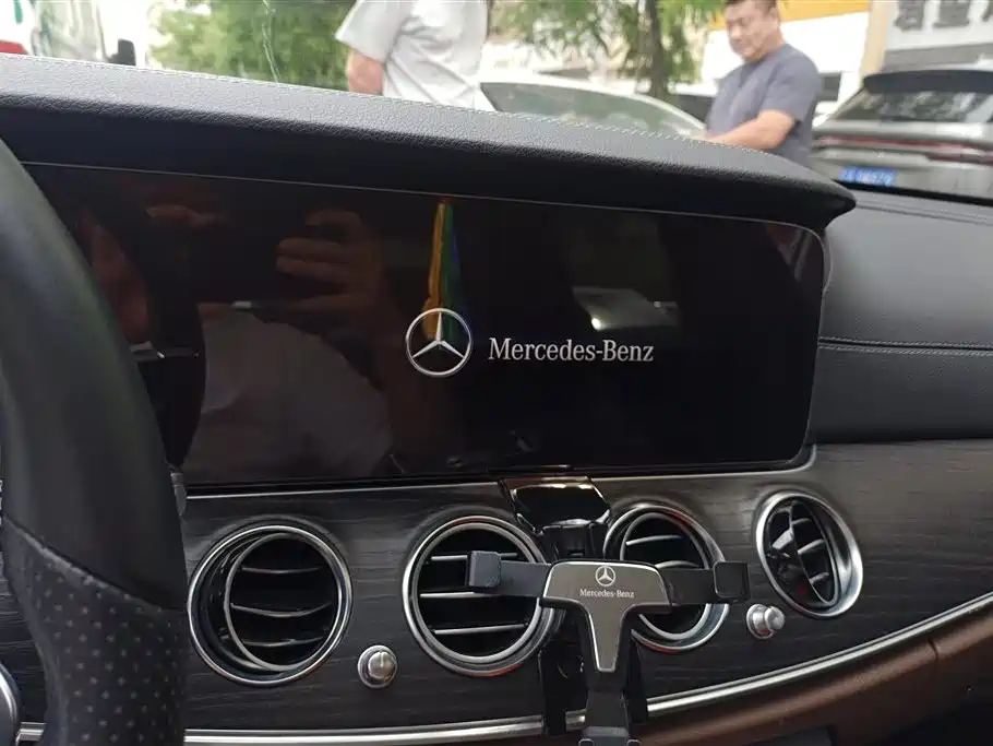 Mercedes-Benz E-Class 2020 — фото 13