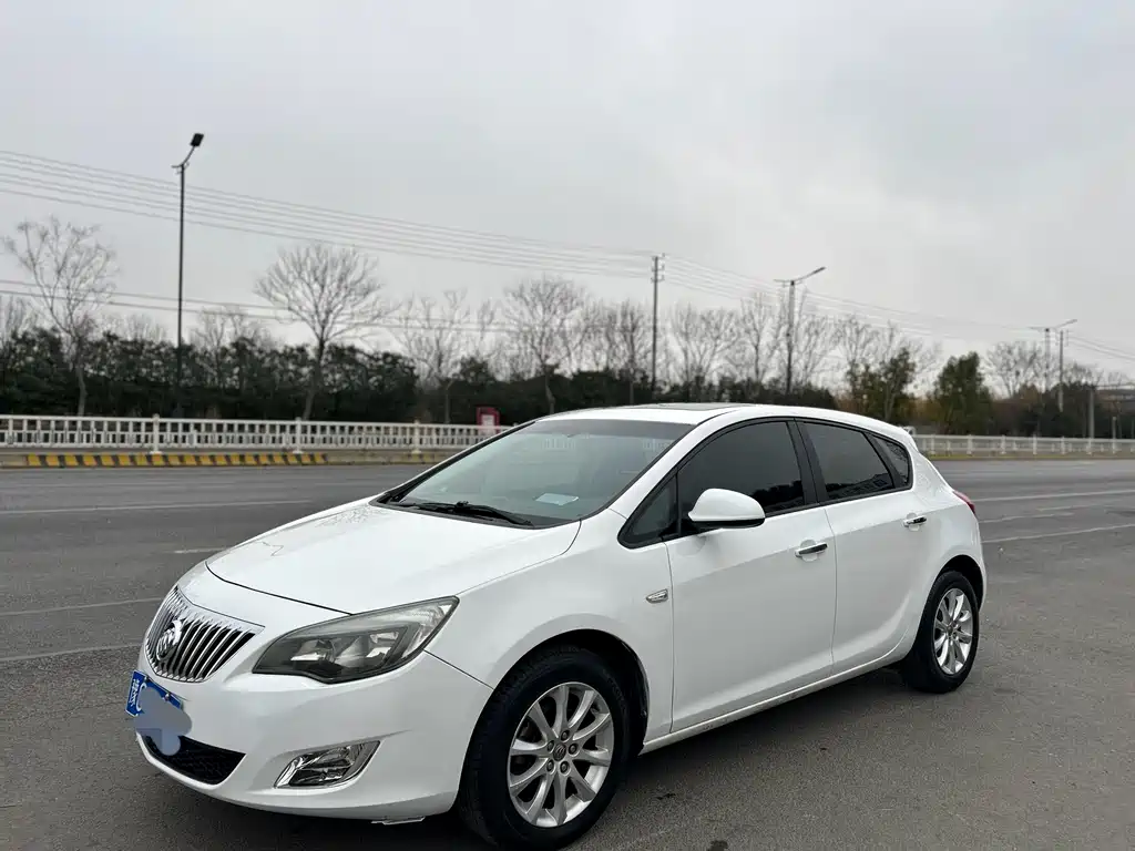 Buick Excelle 2013 — фото 1