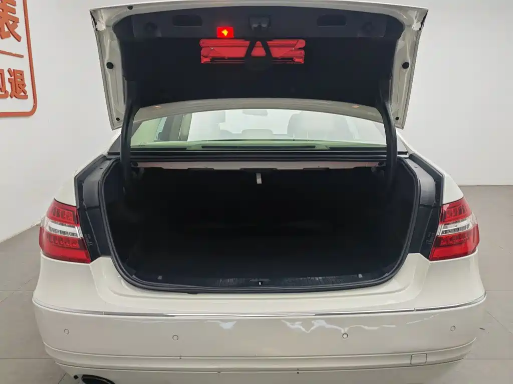 Mercedes-Benz E-Class 2010 — фото 16