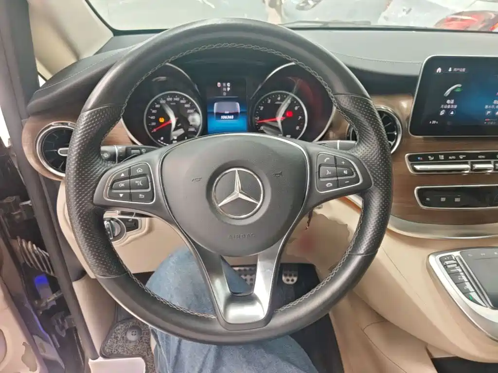 Mercedes-Benz V-Class 2022 — фото 11