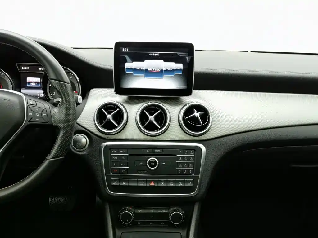 Mercedes-Benz GLA 2016 — фото 12
