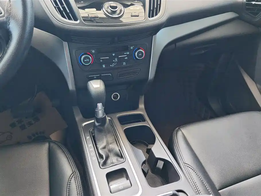 Ford Kuga 2016 — фото 16