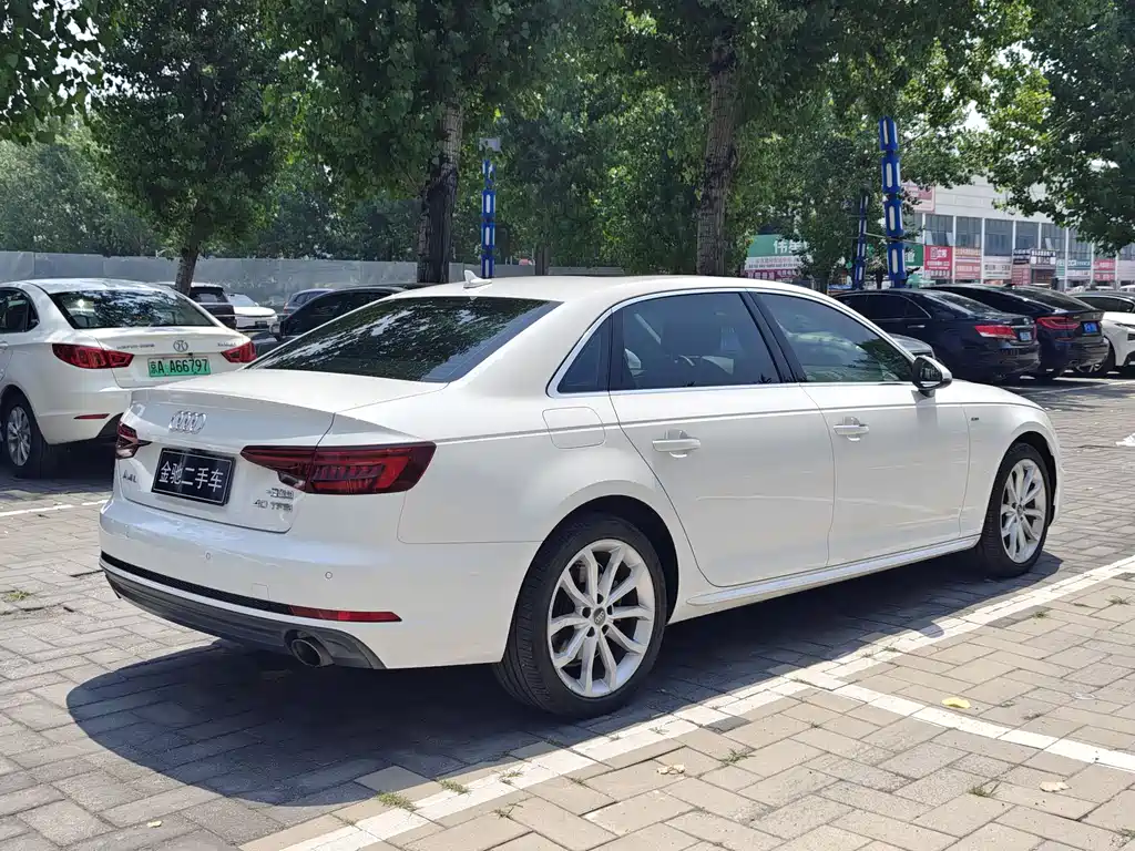 Audi A4L 2018