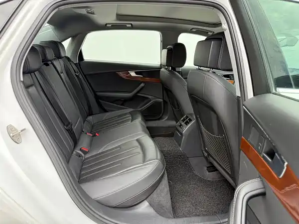 Audi A4L 2020