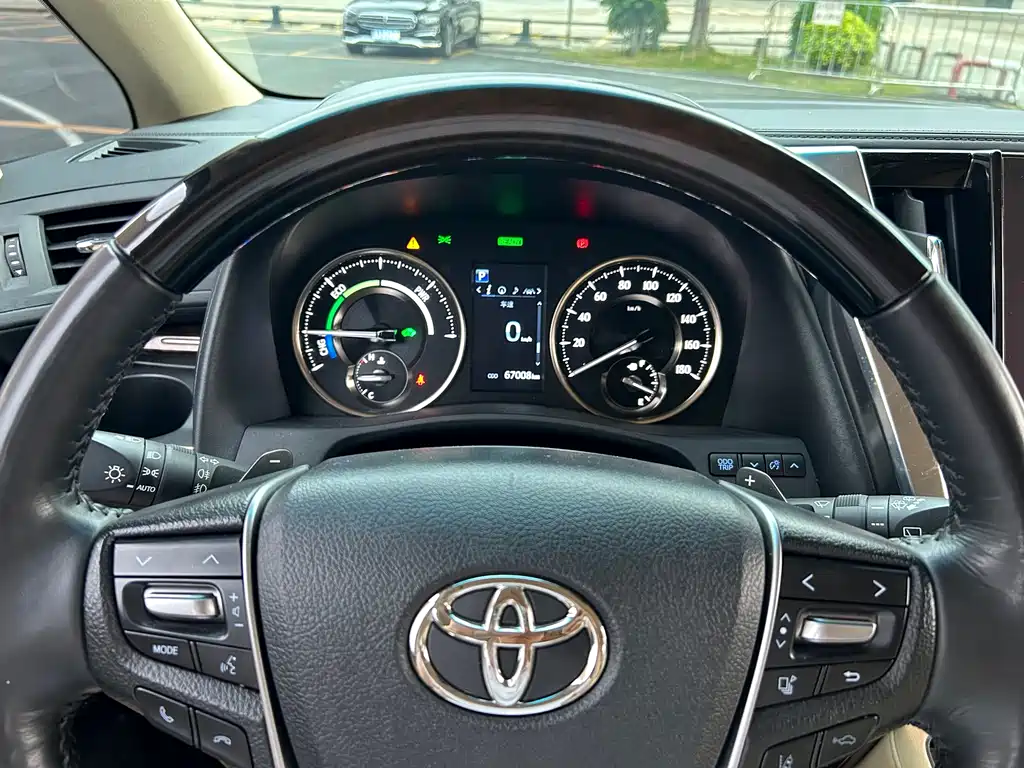 Toyota Alphard 2023 — фото 24