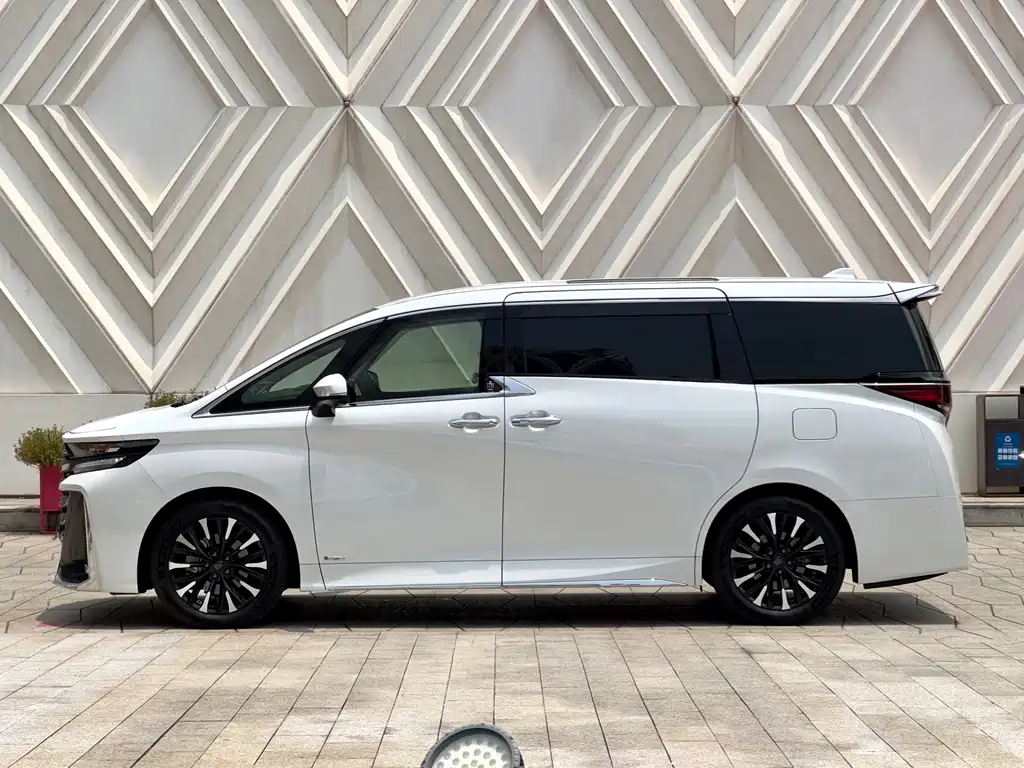Toyota Vellfire 2024