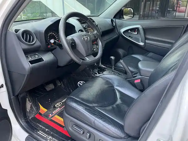 Toyota RAV4 2012