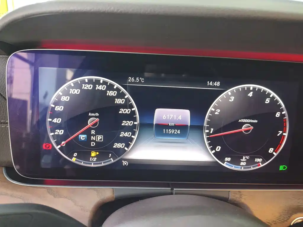 Mercedes-Benz E-Class 2020 — фото 12