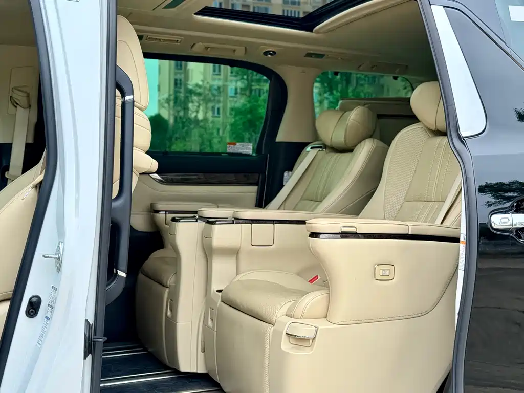 Toyota Vellfire 2021 — фото 10