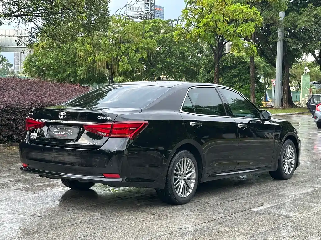 Toyota Crown 2015 — фото 13