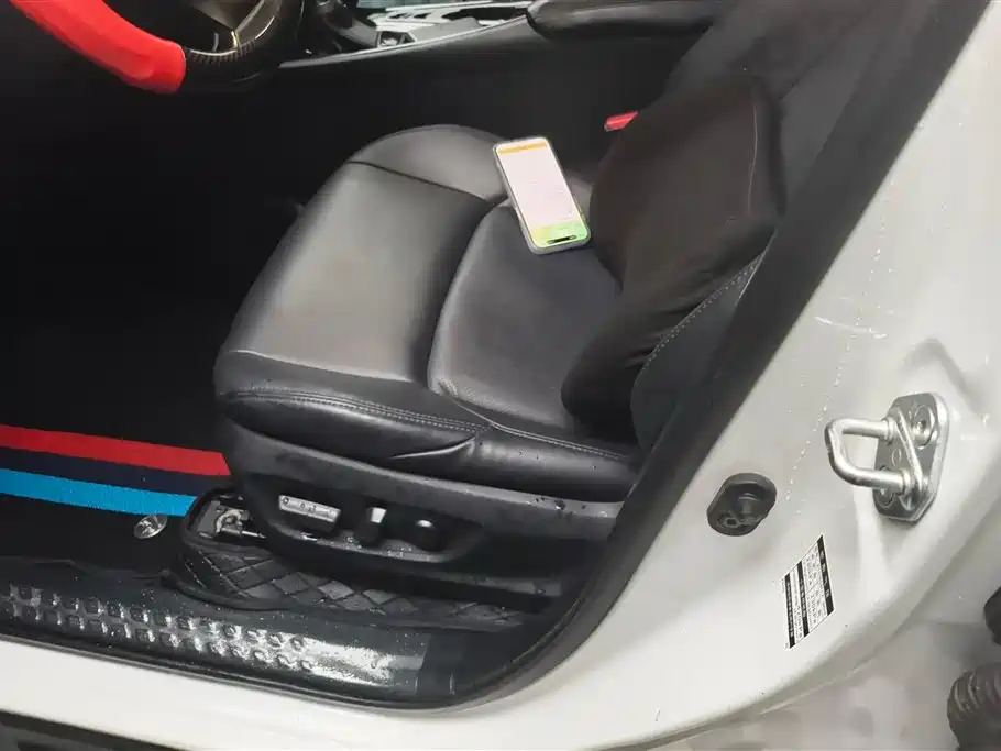Toyota C-HR 2023 — фото 9