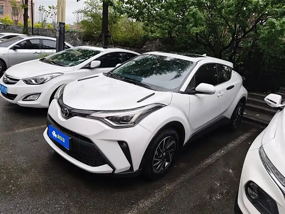 Toyota C-HR 2023 — фото 1