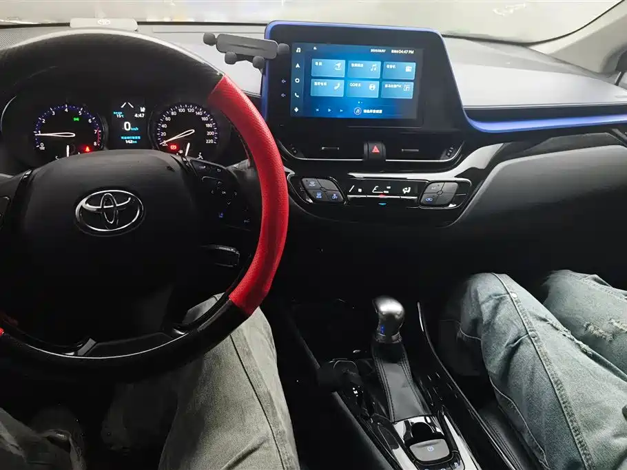 Toyota C-HR 2023 — фото 12