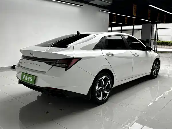 Hyundai Elantra 2023