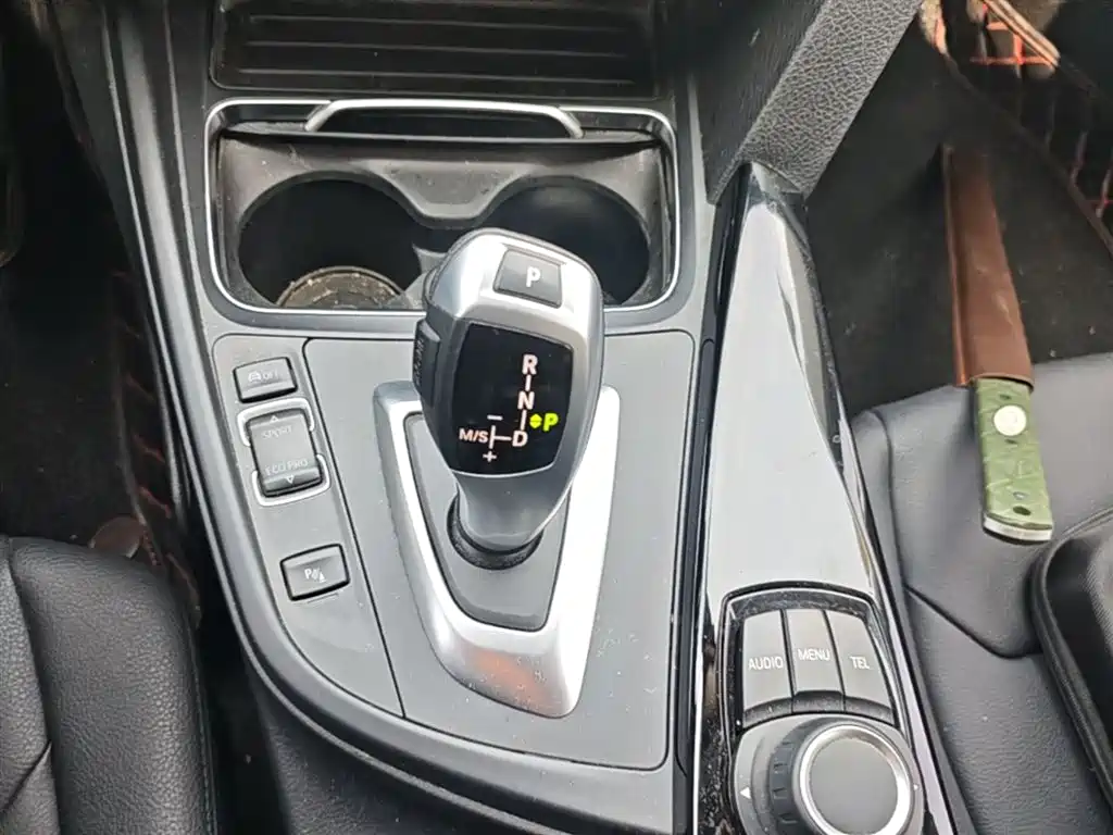 BMW 3 Series 2017 — фото 14