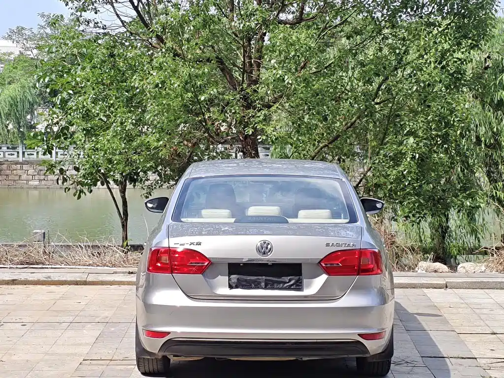 Volkswagen Sagitar 2013