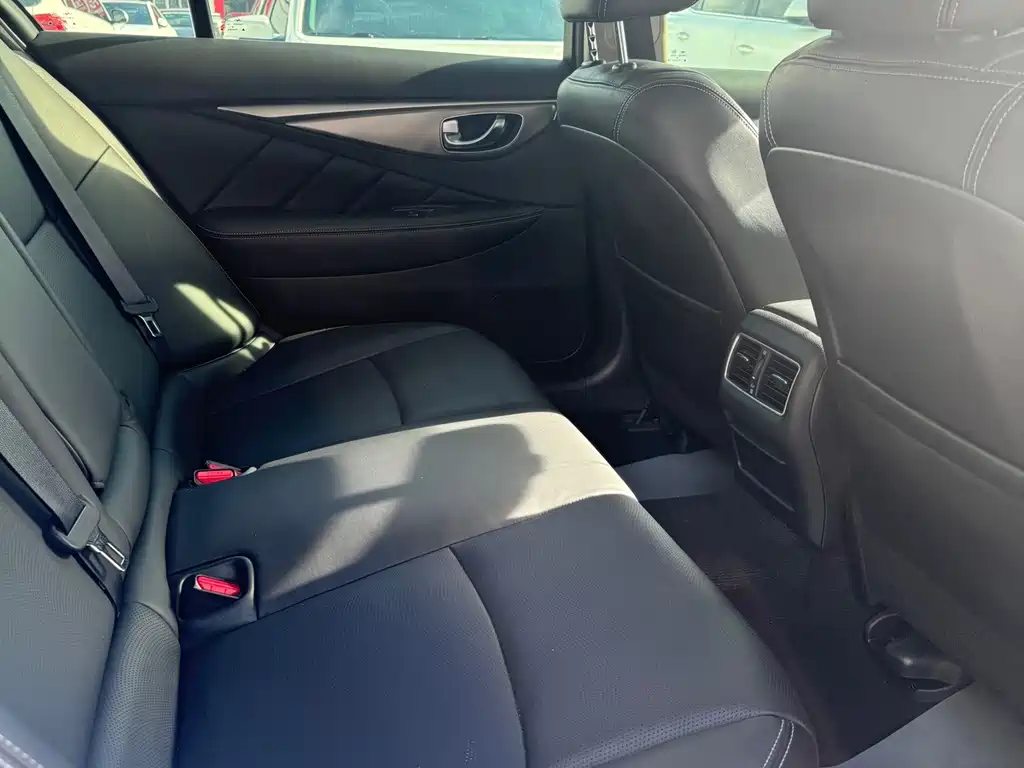 Infiniti Q50L 2019 — фото 10