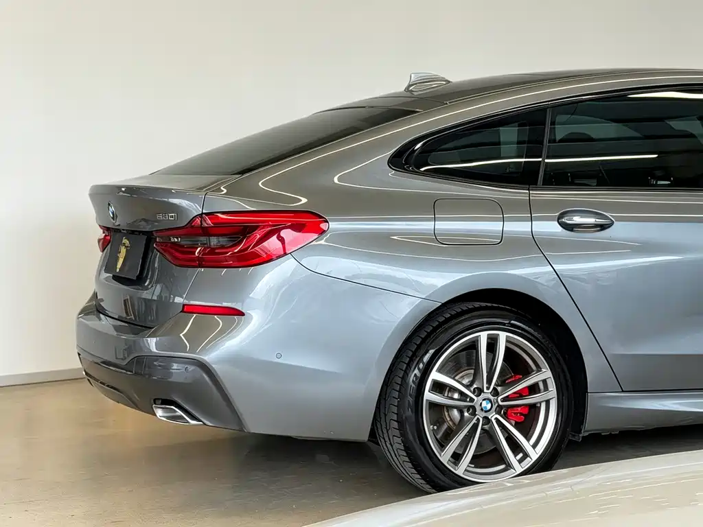 BMW 6 Series GT 2018 — фото 29