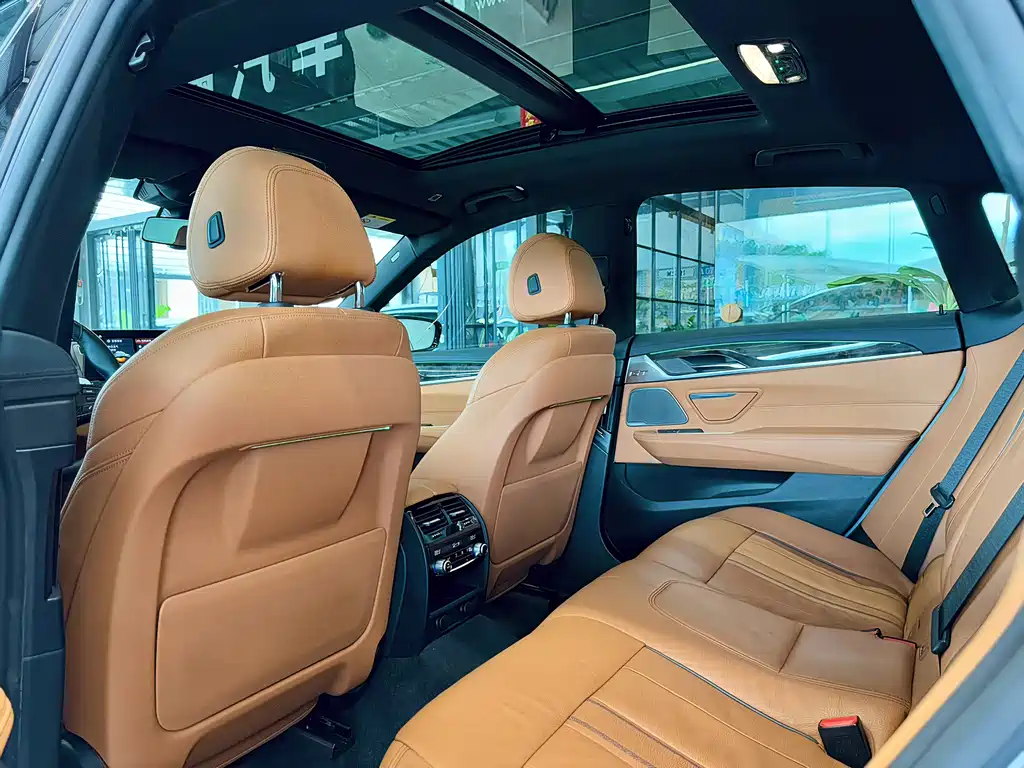BMW 6 Series GT 2018 — фото 7