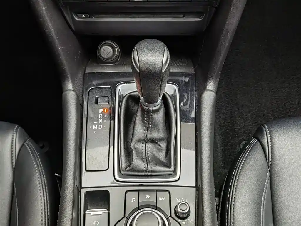 Mazda 3 Axela 2019 — фото 13