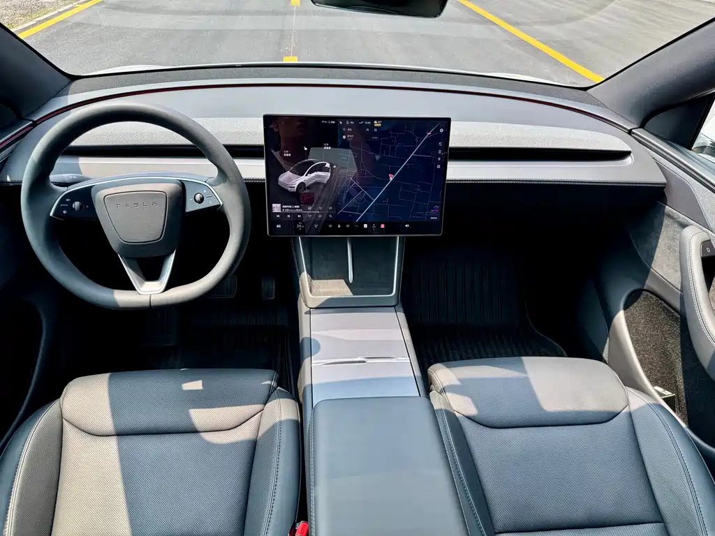 Tesla Model Y L 2025 — фото 11