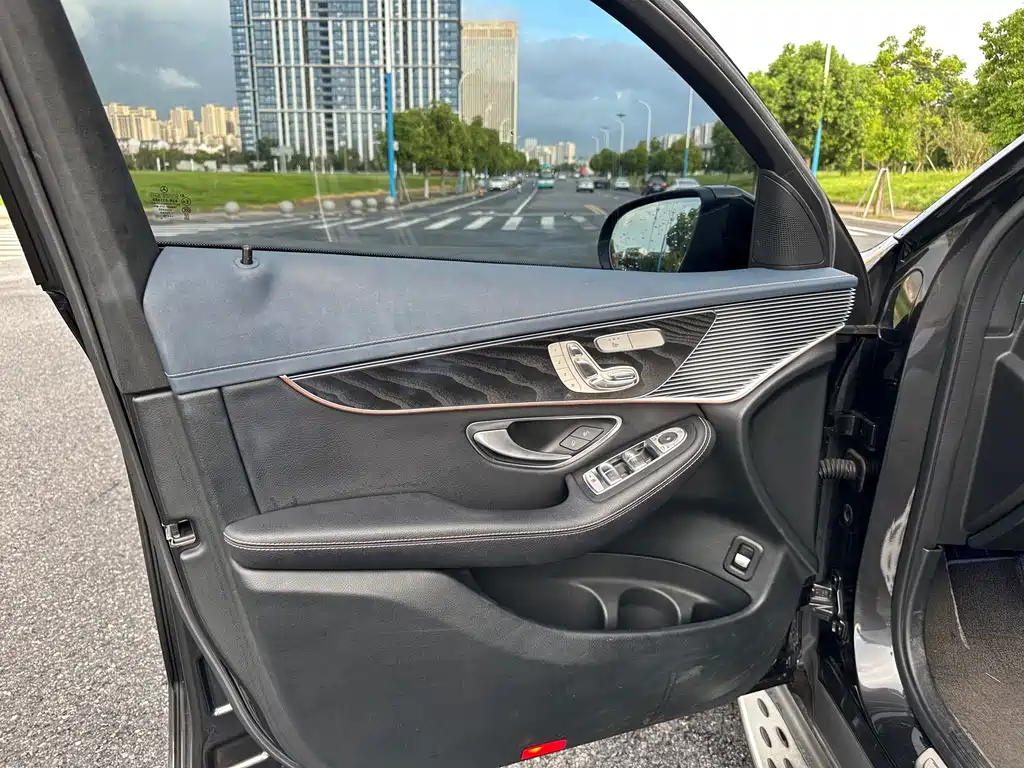 Mercedes-Benz EQC 2020 — фото 12
