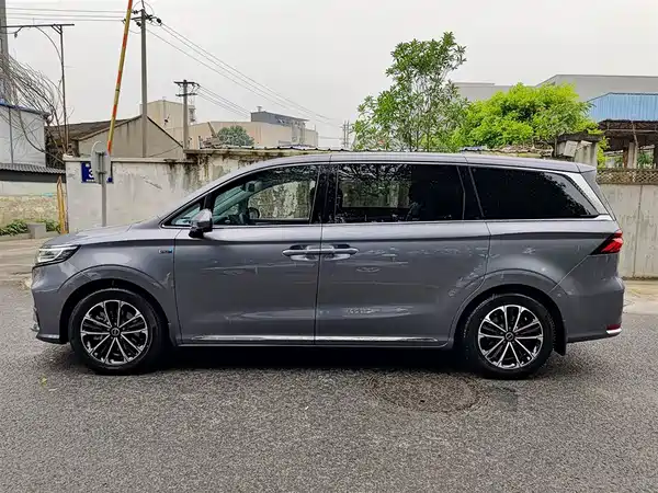 Roewe iMAX8 2022