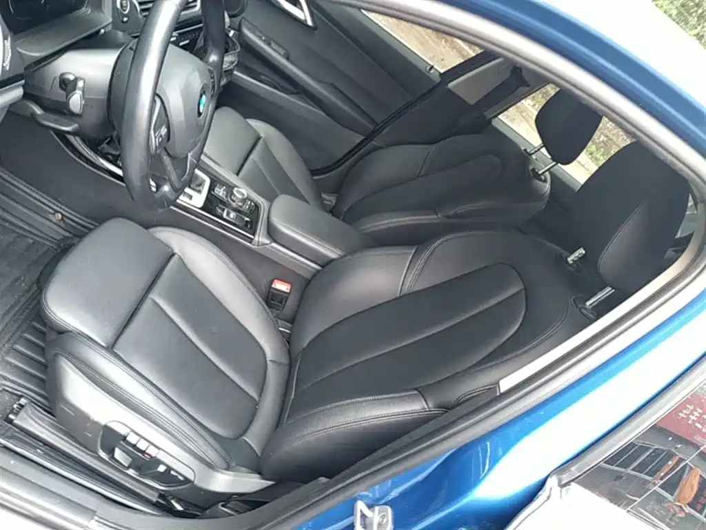 BMW 1 Series 2018 — фото 15