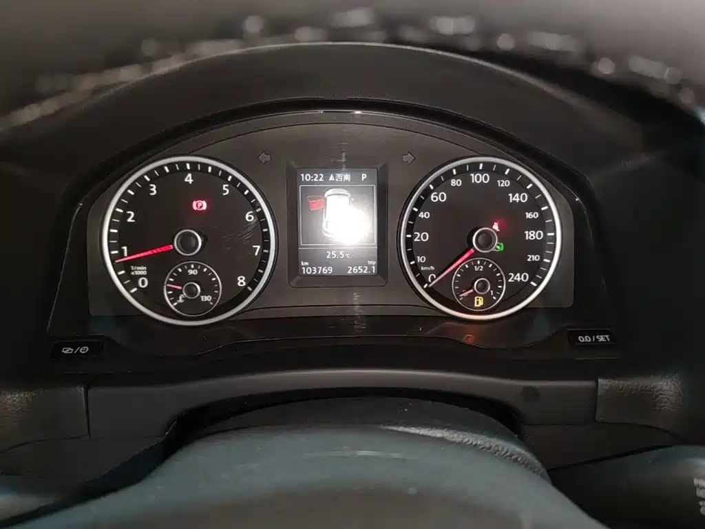 Volkswagen Tiguan 2015 — фото 12