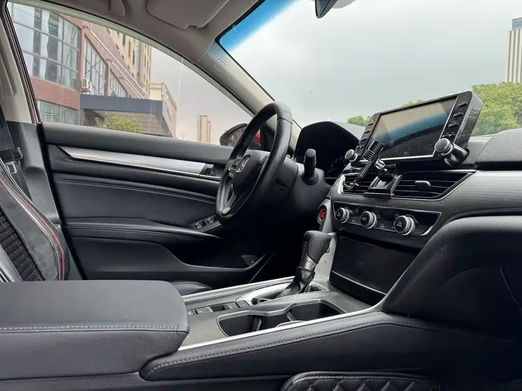 Honda Accord 2018 — фото 12