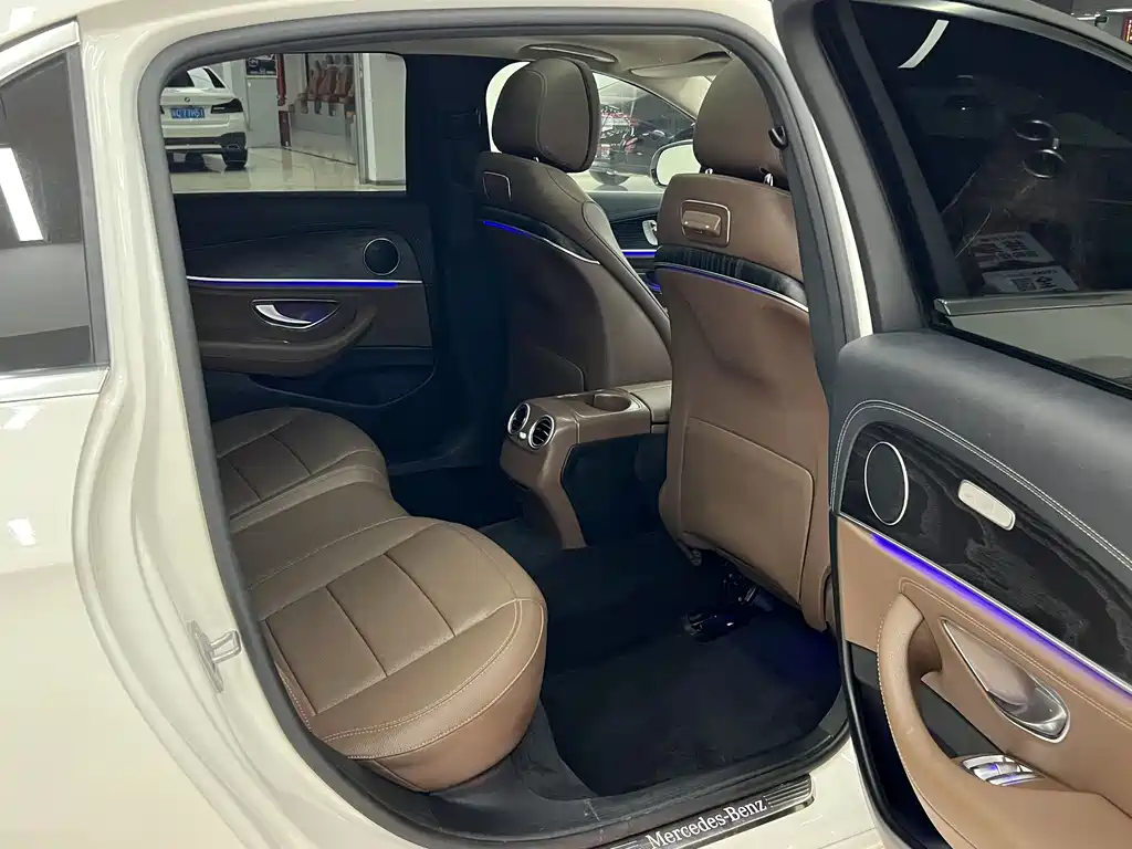 Mercedes-Benz E-Class 2020 — фото 15