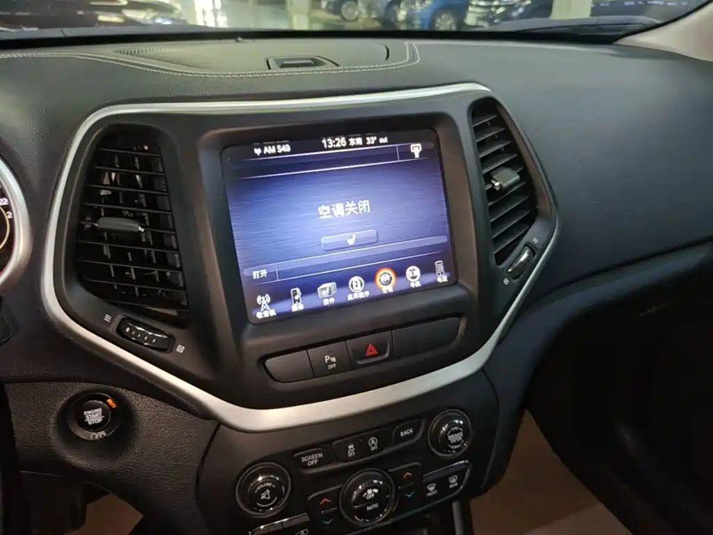 Jeep Cherokee 2017 — фото 13