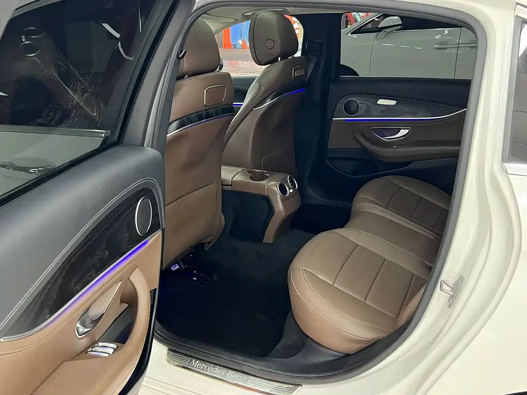 Mercedes-Benz E-Class 2020 — фото 13