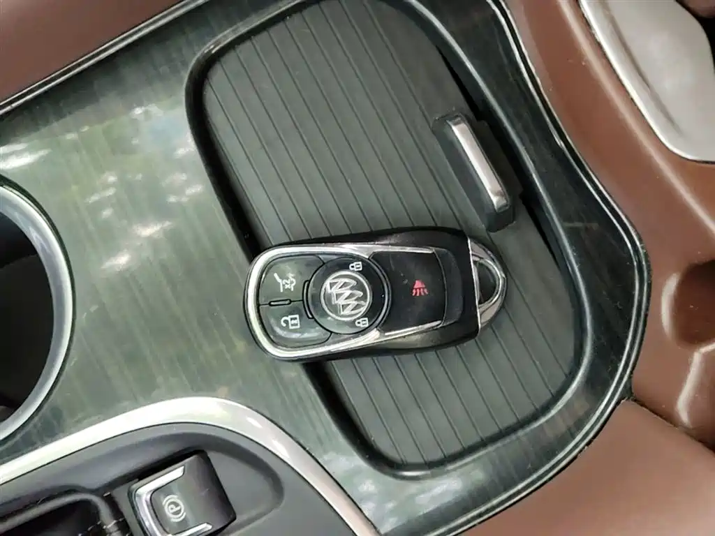 Buick Envision Plus 2018 — фото 9