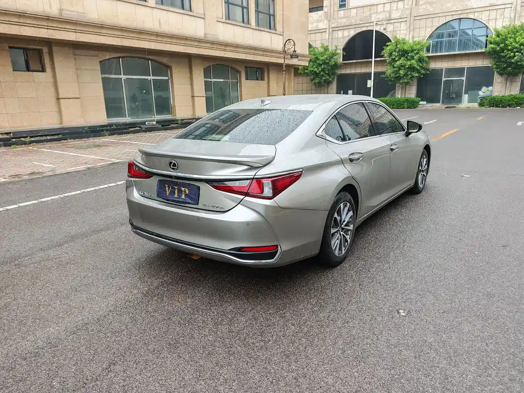 Lexus ES 2023 — фото 14