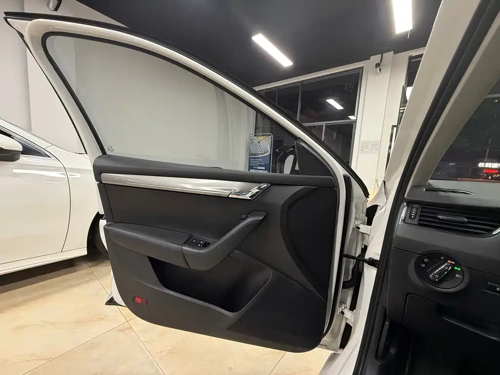 Skoda Octavia 2020 — фото 19