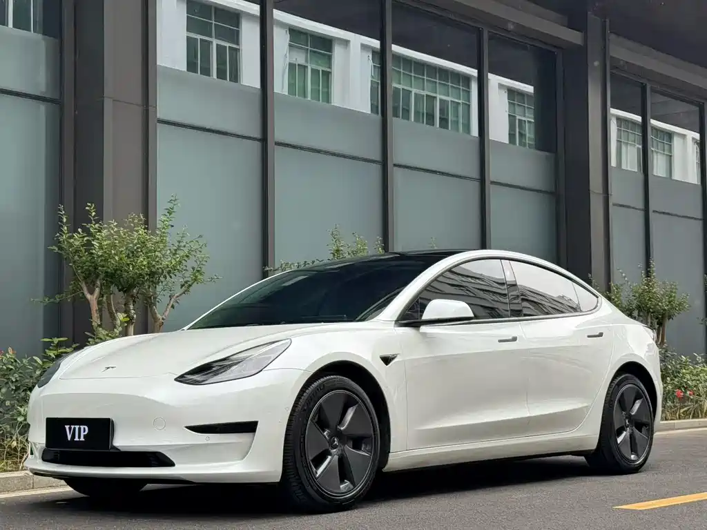 Tesla Model 3 2023 — фото 1